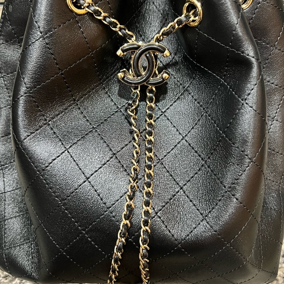 Chanel calfskin bucket/drawstring bag - Picture 5 of 9